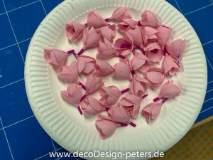 Blüten aus Krepppapier (c)decoDesign-peters